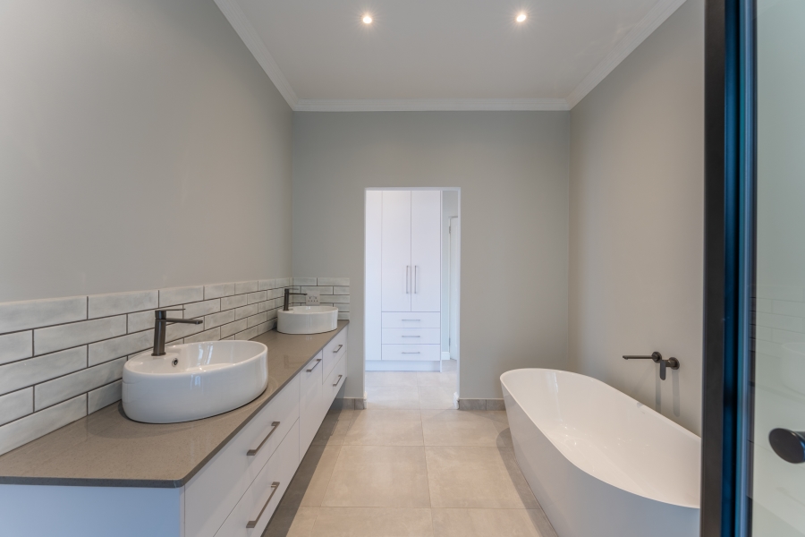 3 Bedroom Property for Sale in Wavecrest Eastern Cape